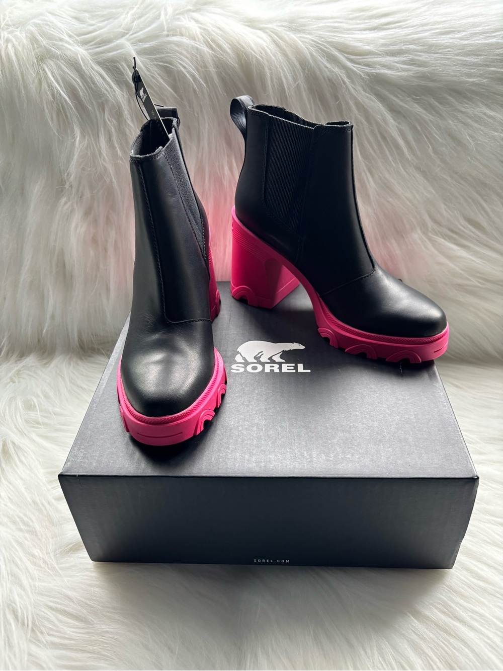 SOREL BREX HEEL CHELSEA, BLACK and PINK WATERPROOF ANKLE BOOTS. SIZE 7-NWT/BOX